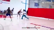 这是NBA球员实力？😂伊森此前在野球场，连续挨了好几个帽